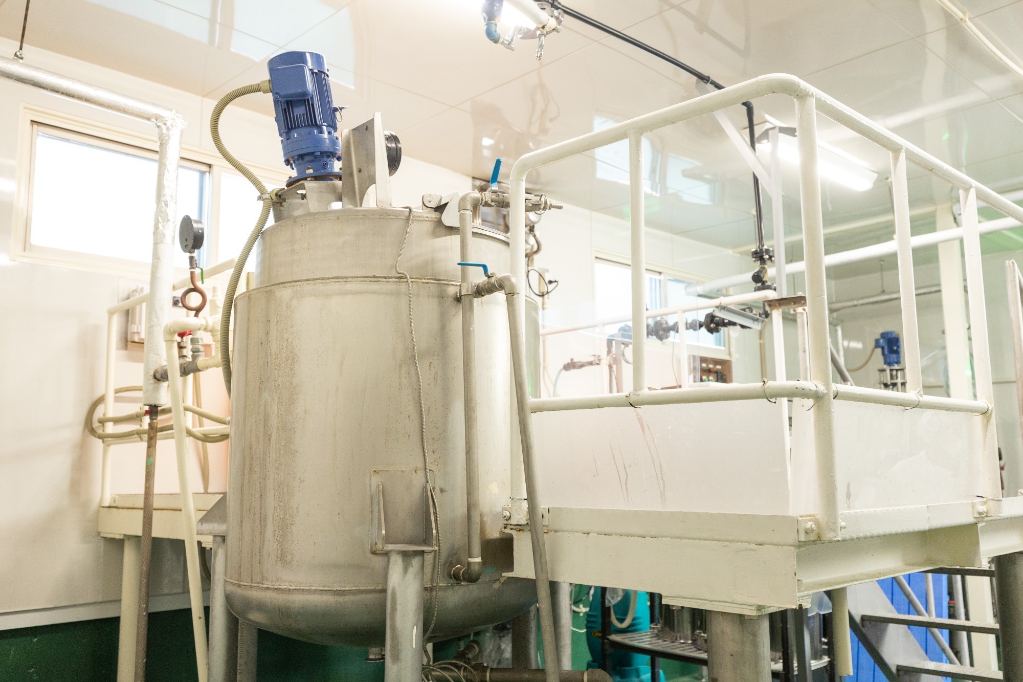 液体加熱混合釜(容量:約300kg ) 液体加熱混合釜(容量:約300kg )