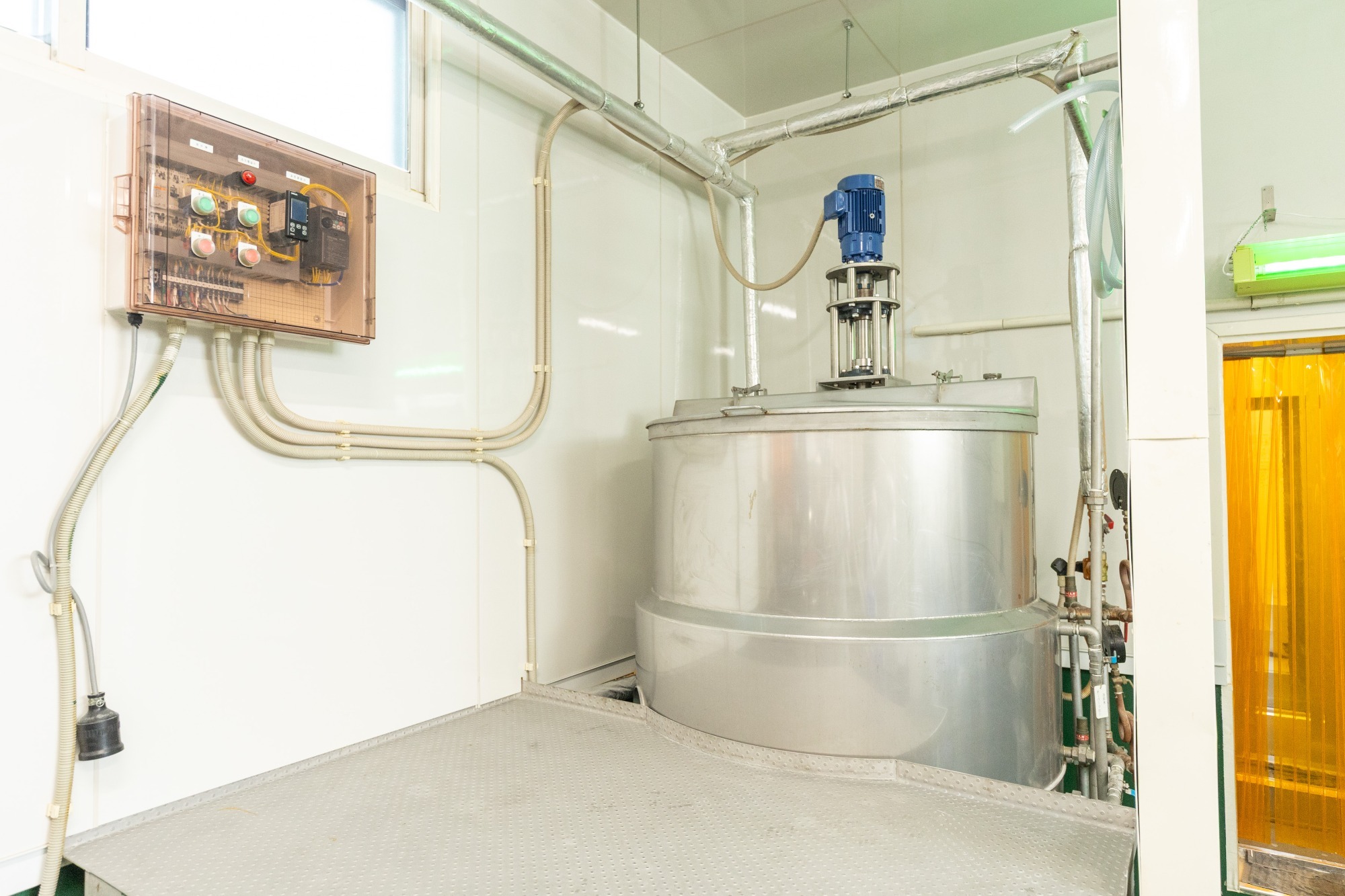 液体加熱混合釜(容量:約800kg ) 液体加熱混合釜(容量:約800kg )